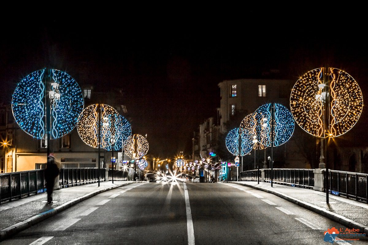 Illuminations du centre-ville à Sens pour les fêtes de fin d'année 2021