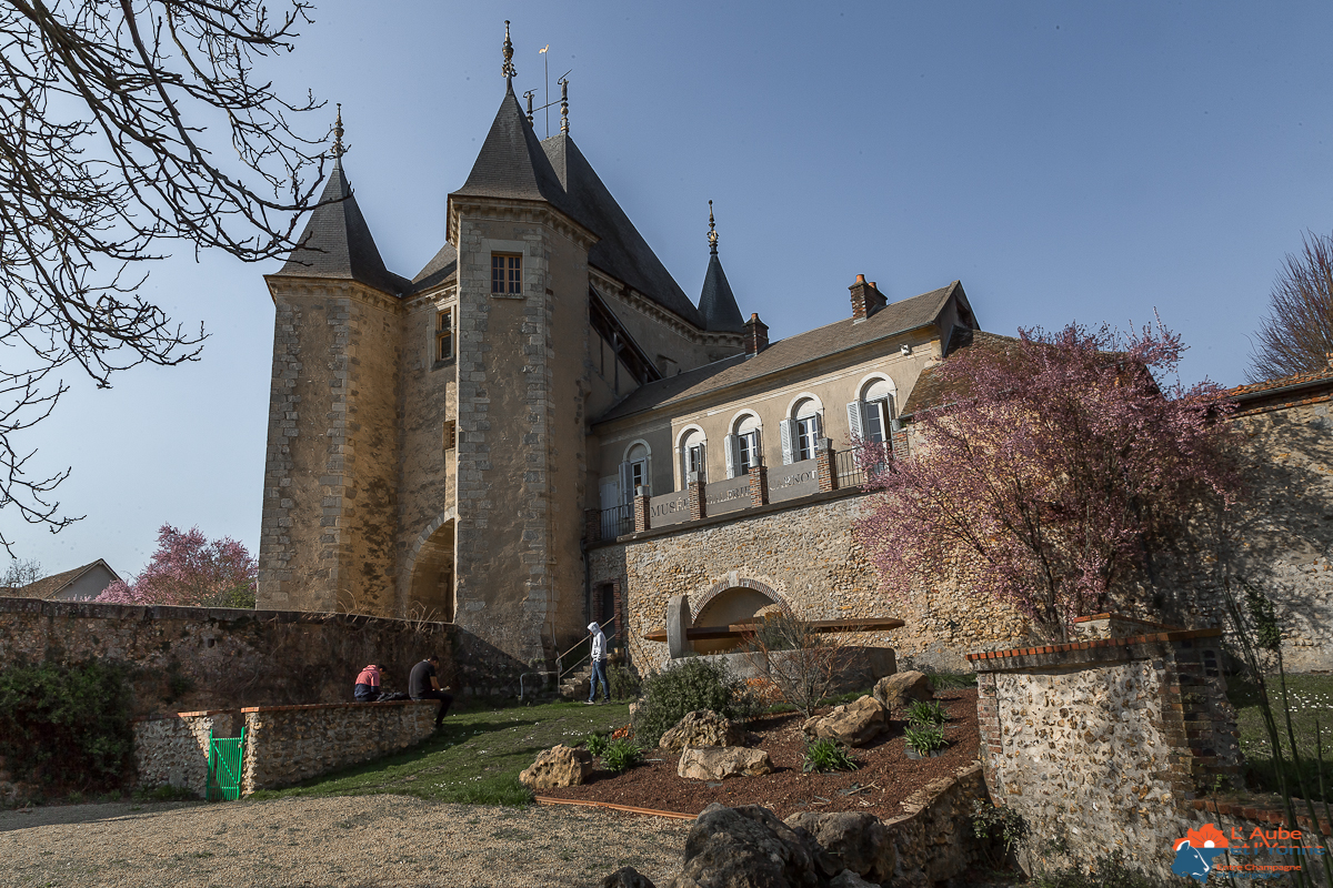 Villeneuve sur Yonne tourisme découverte