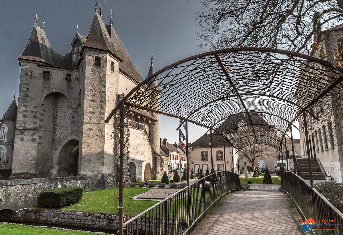 Villeneuve-sur-Yonne se développe par la volonté du roi - Entre Seine et  Loire